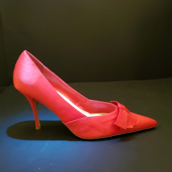 ❤Elegant Red Satin Pumps by Colin Stuart❤ - Picture 8 of 16
